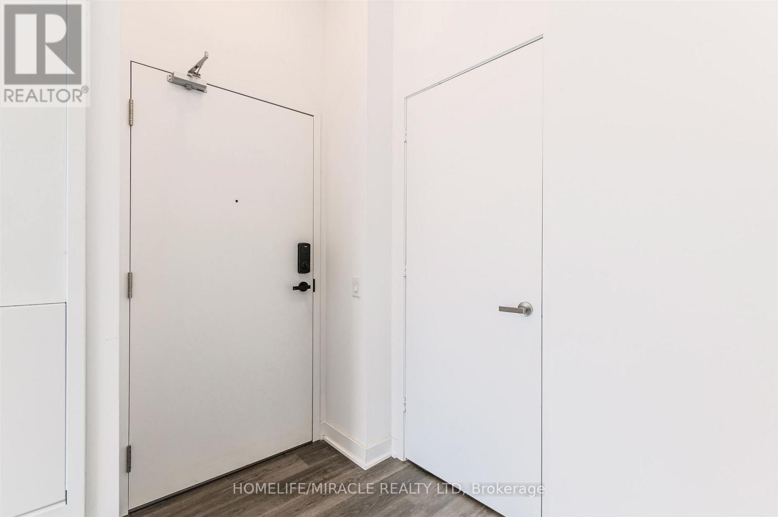 2404 - 3900 Confederation Parkway, Mississauga, Ontario  L5B 0M3 - Photo 6 - W12467198