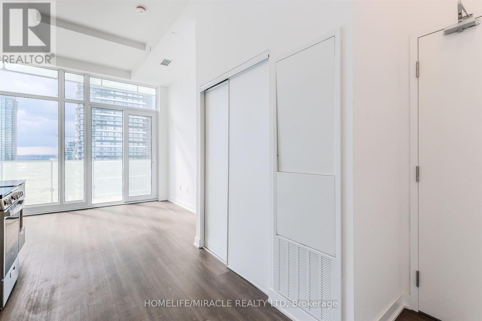 2404 - 3900 Confederation Parkway, Mississauga, Ontario  L5B 0M3 - Photo 7 - W12467198