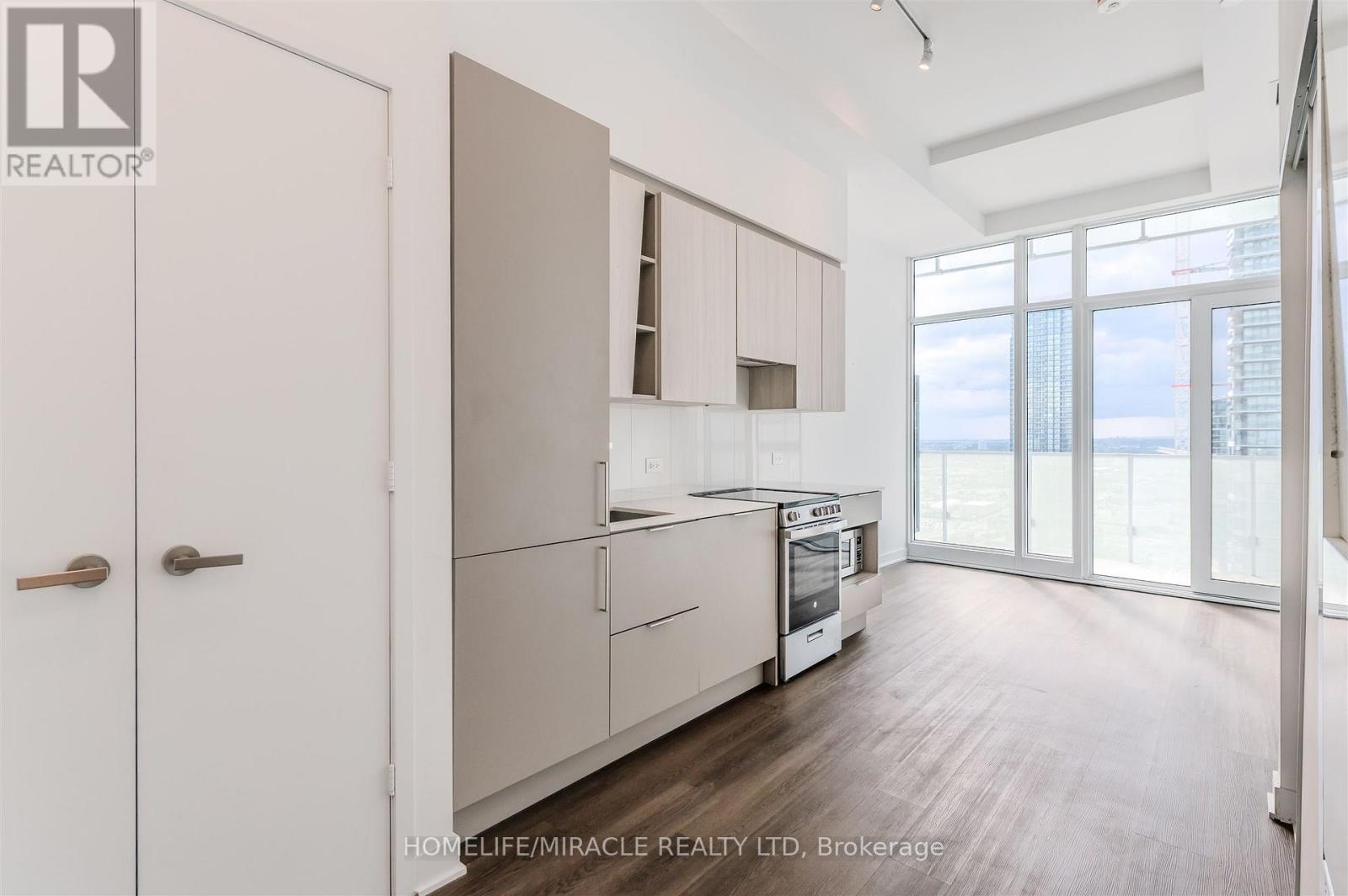 2404 - 3900 Confederation Parkway, Mississauga, Ontario  L5B 0M3 - Photo 8 - W12467198