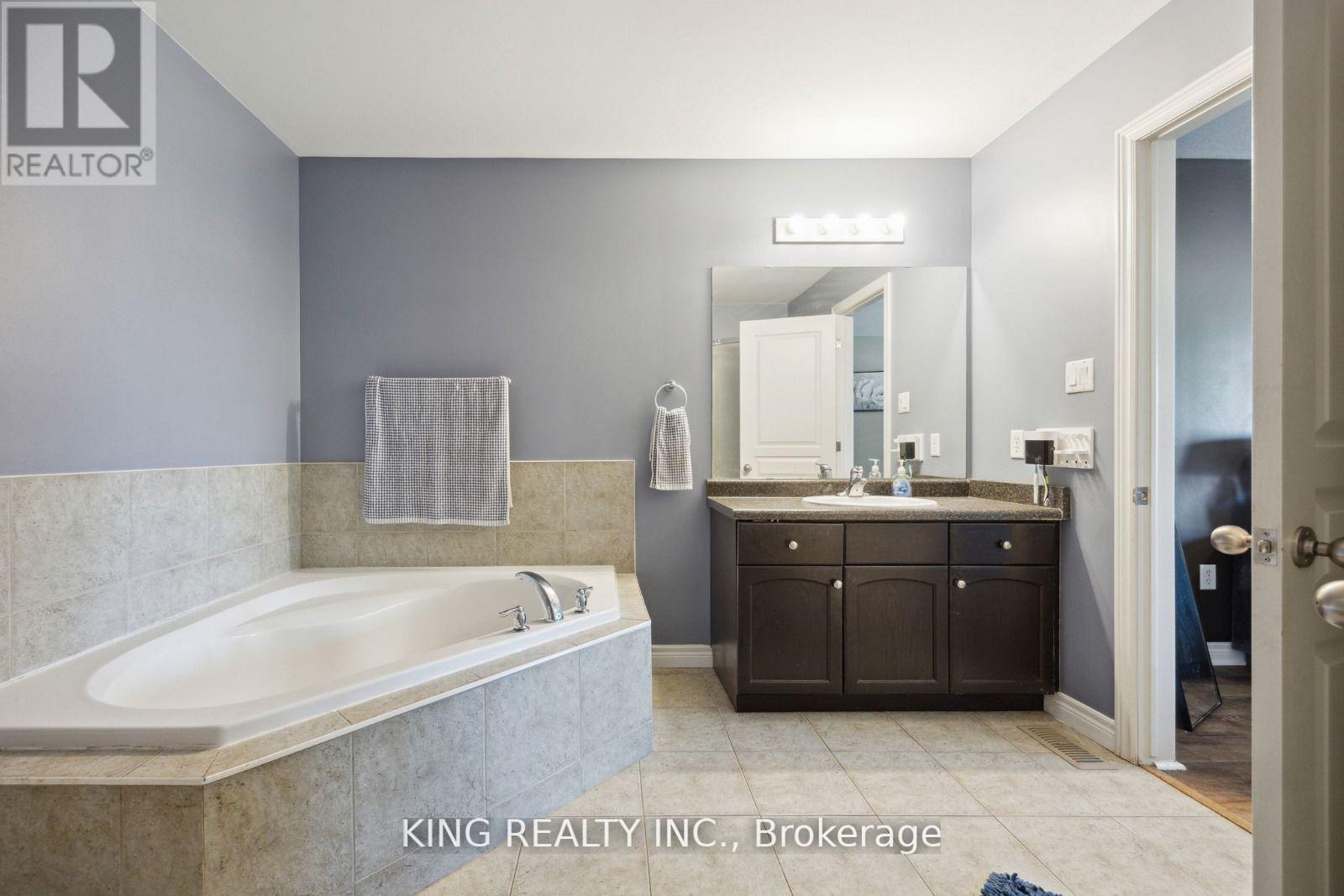 111 Donald Bell Drive, Hamilton, Ontario  L0R 1C0 - Photo 23 - X12467183