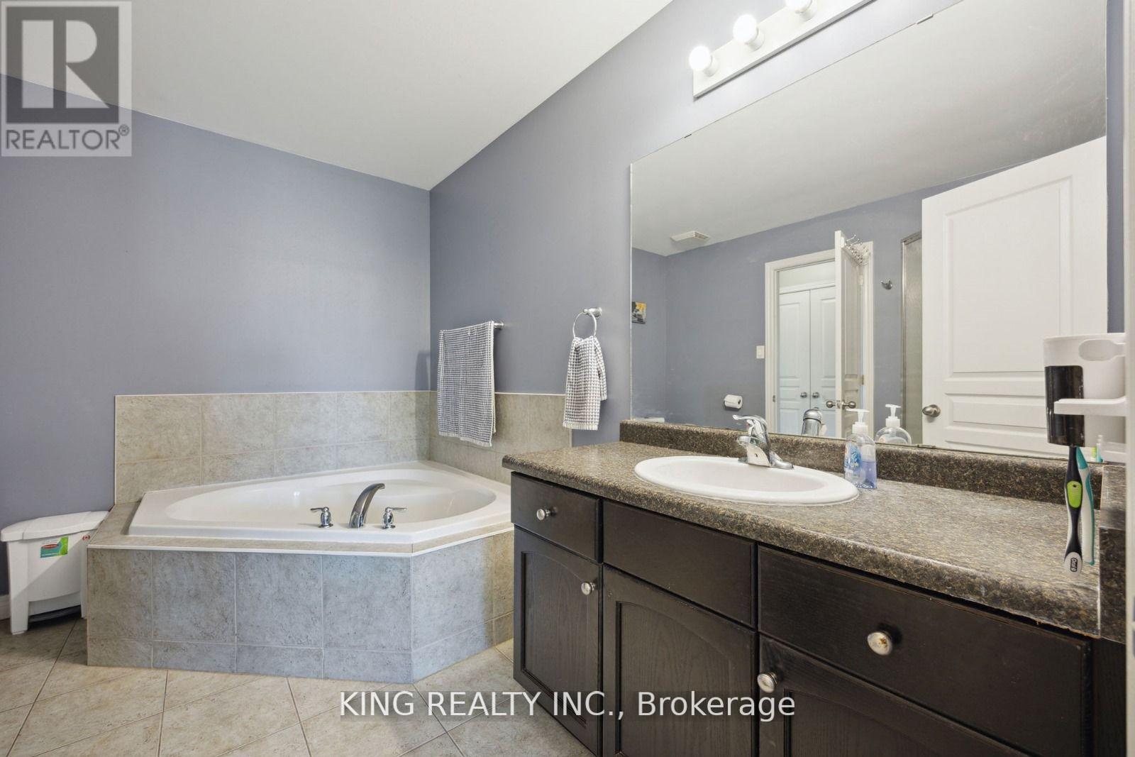 111 Donald Bell Drive, Hamilton, Ontario  L0R 1C0 - Photo 25 - X12467183