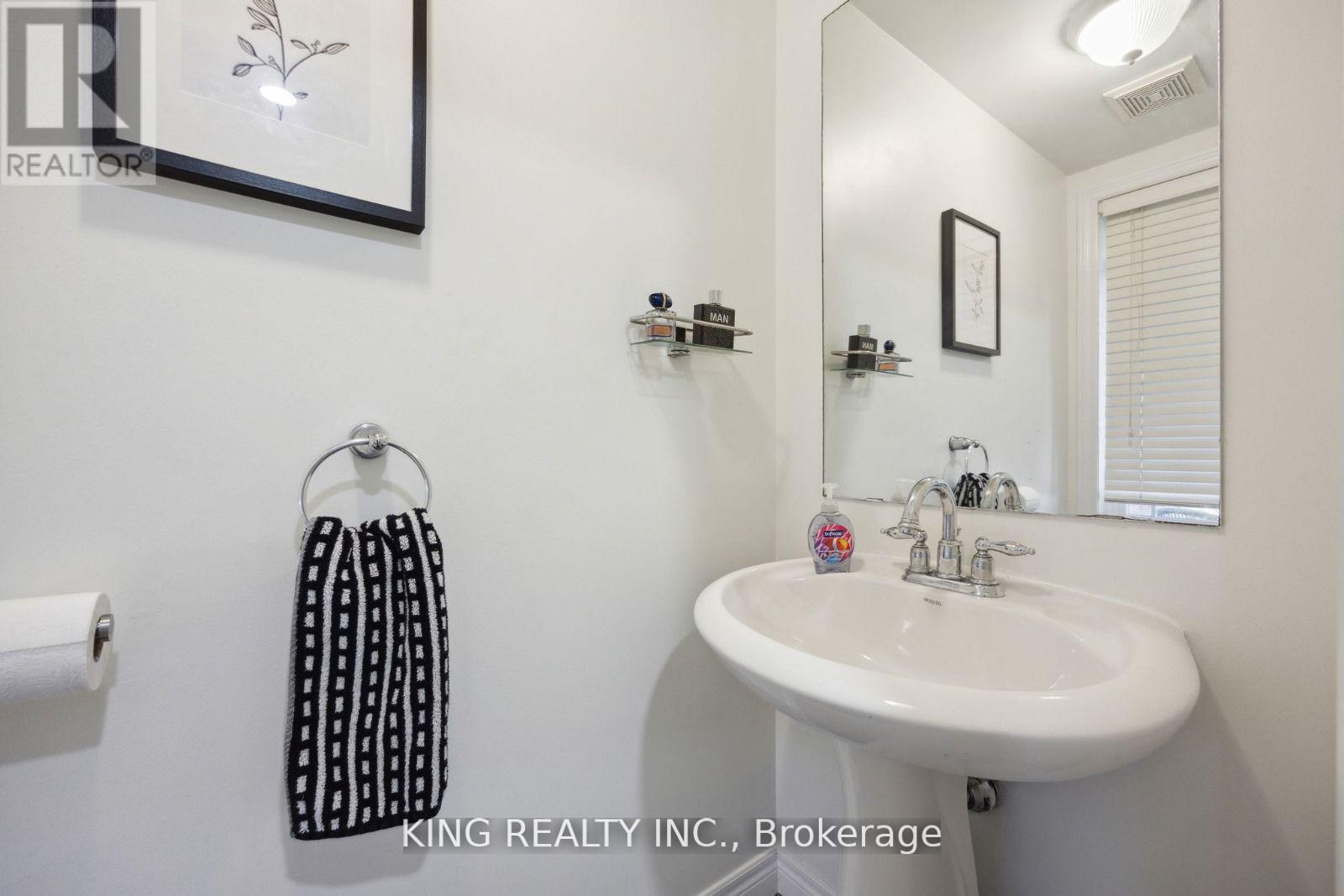 111 Donald Bell Drive, Hamilton, Ontario  L0R 1C0 - Photo 7 - X12467183