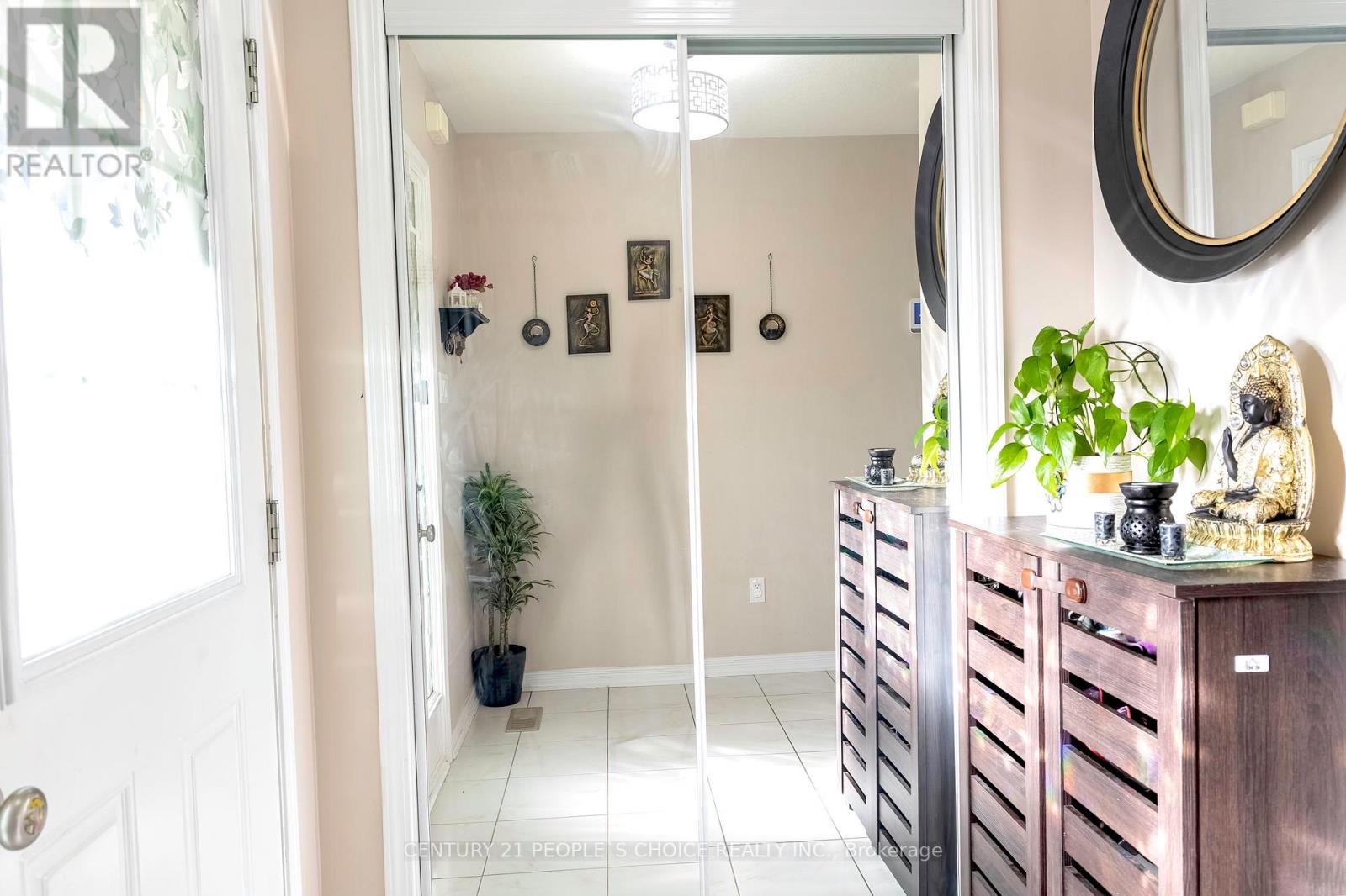 335 Falling Green Crescent, Kitchener, Ontario  N2R 0G4 - Photo 6 - X12467200