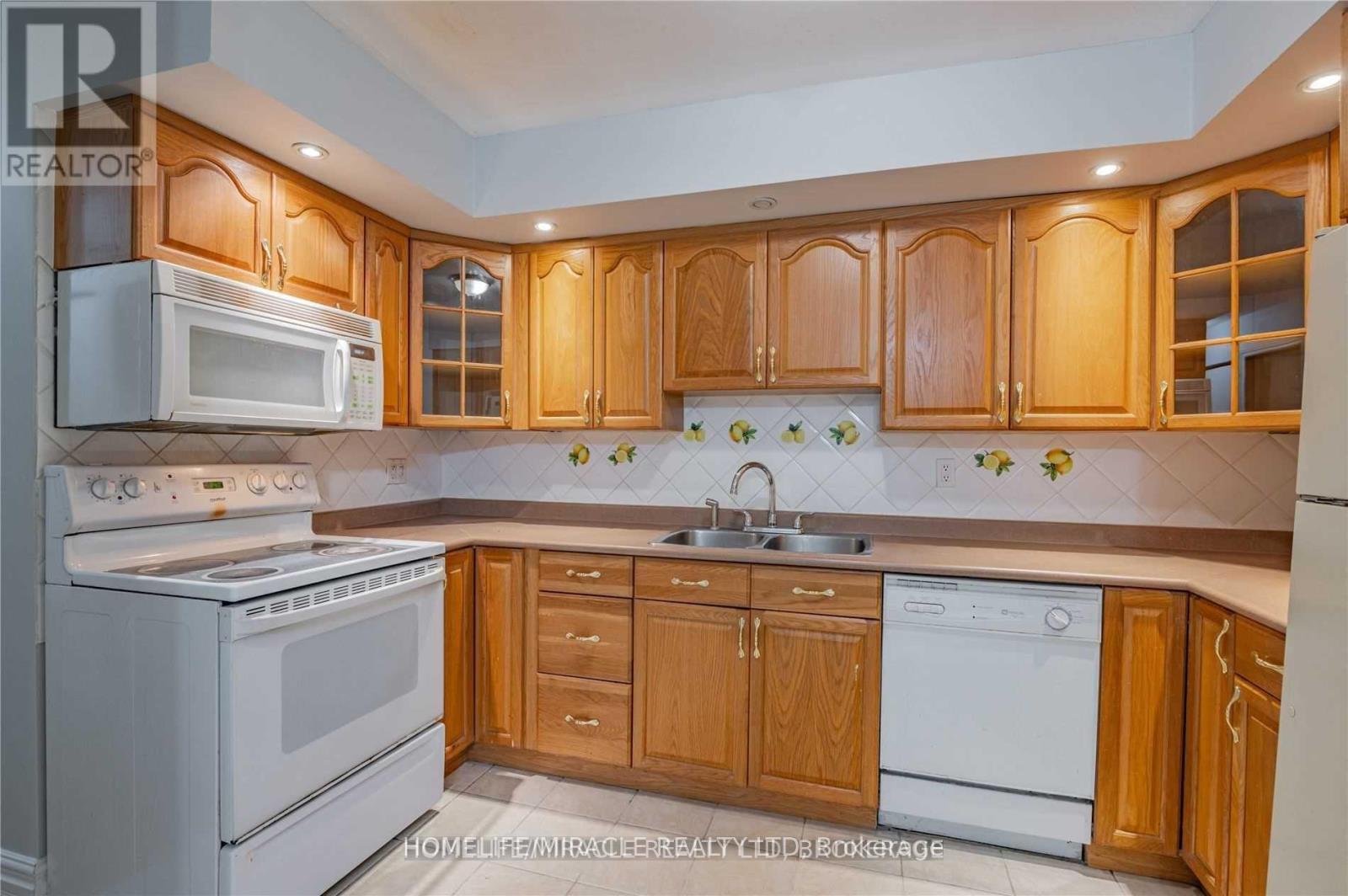 641a Silverbirch Road, Waterloo, Ontario  N2L 4R4 - Photo 10 - X12467202