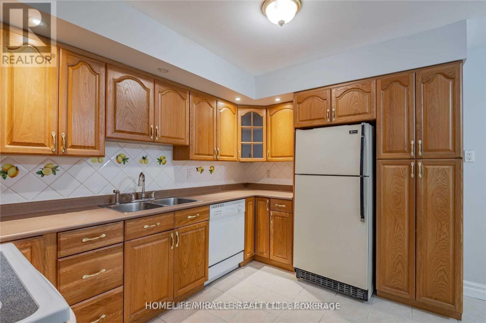 641a Silverbirch Road, Waterloo, Ontario  N2L 4R4 - Photo 11 - X12467202