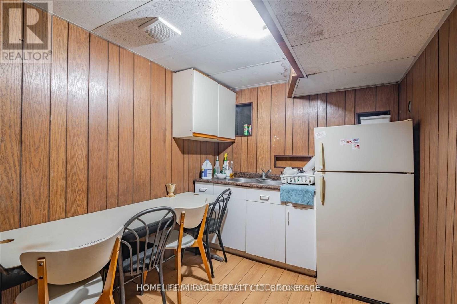 641a Silverbirch Road, Waterloo, Ontario  N2L 4R4 - Photo 23 - X12467202