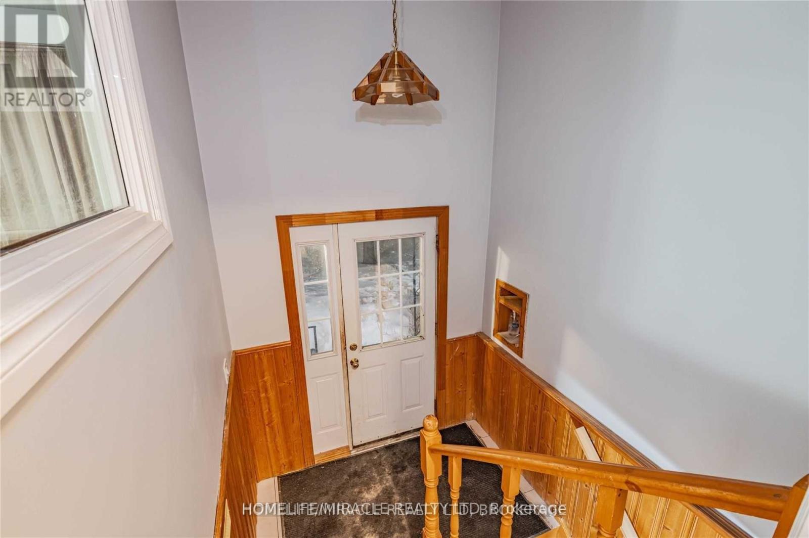 641a Silverbirch Road, Waterloo, Ontario  N2L 4R4 - Photo 3 - X12467202