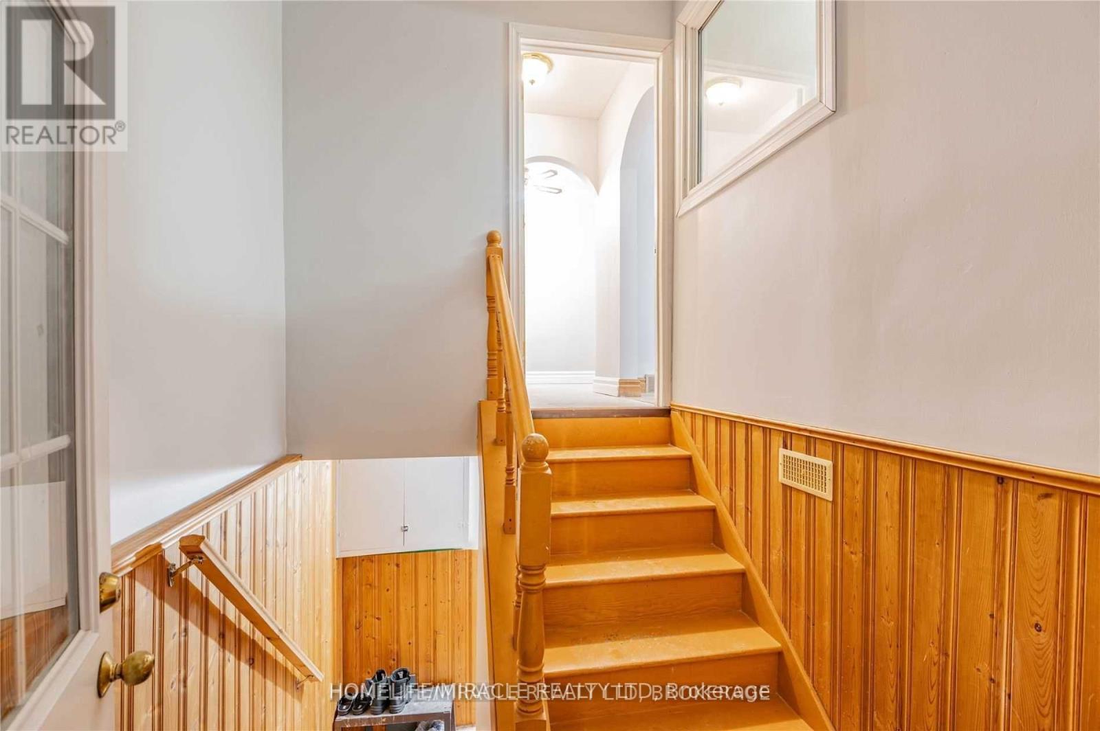641a Silverbirch Road, Waterloo, Ontario  N2L 4R4 - Photo 4 - X12467202