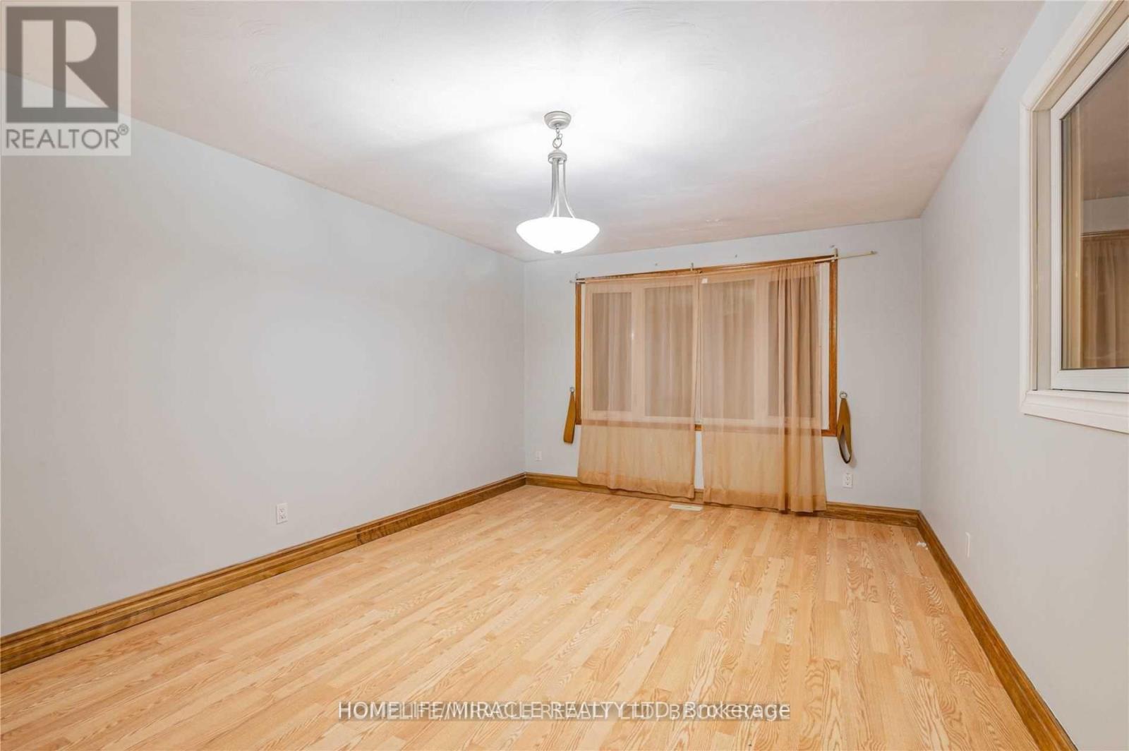 641a Silverbirch Road, Waterloo, Ontario  N2L 4R4 - Photo 7 - X12467202