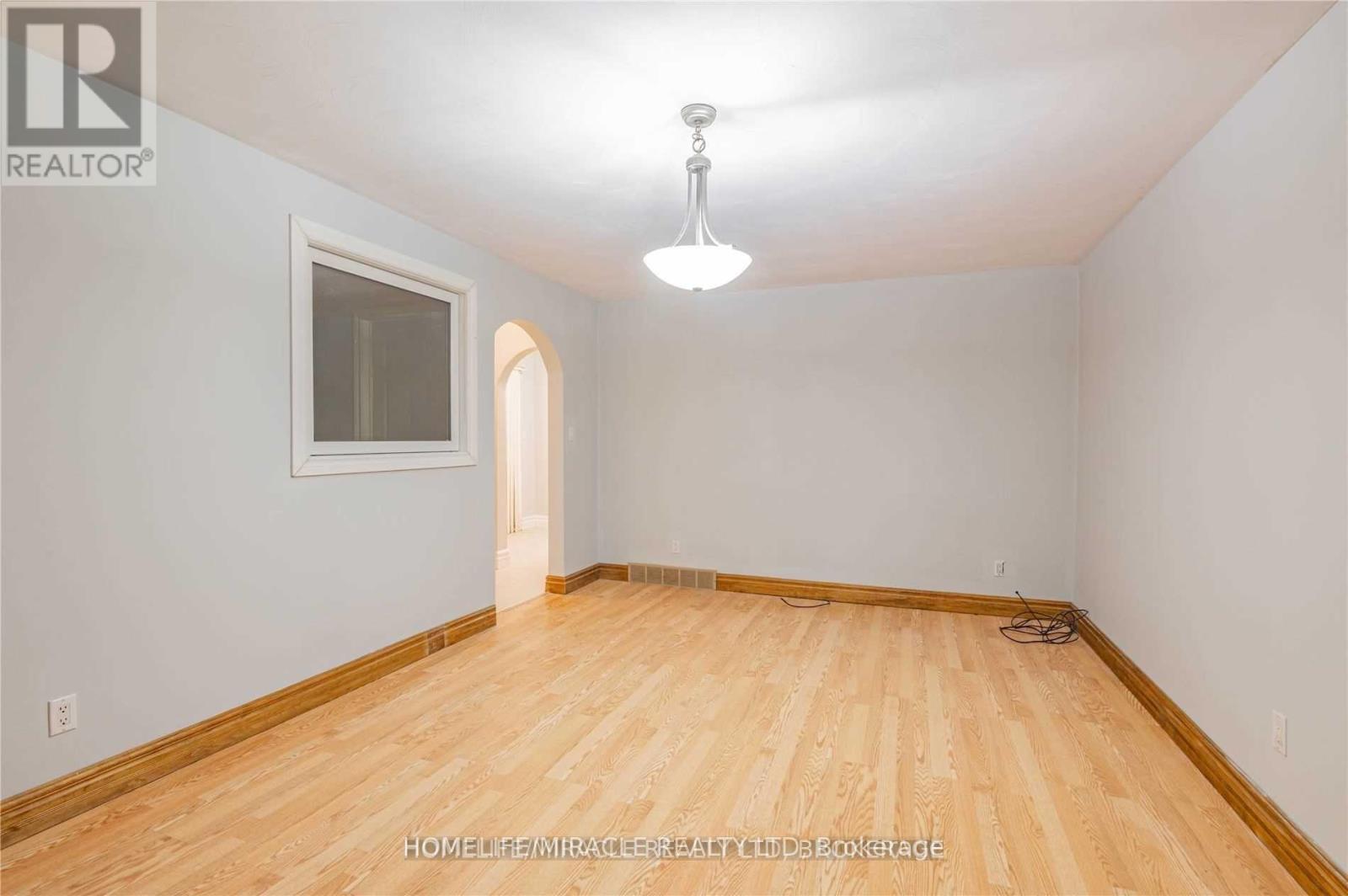 641a Silverbirch Road, Waterloo, Ontario  N2L 4R4 - Photo 8 - X12467202