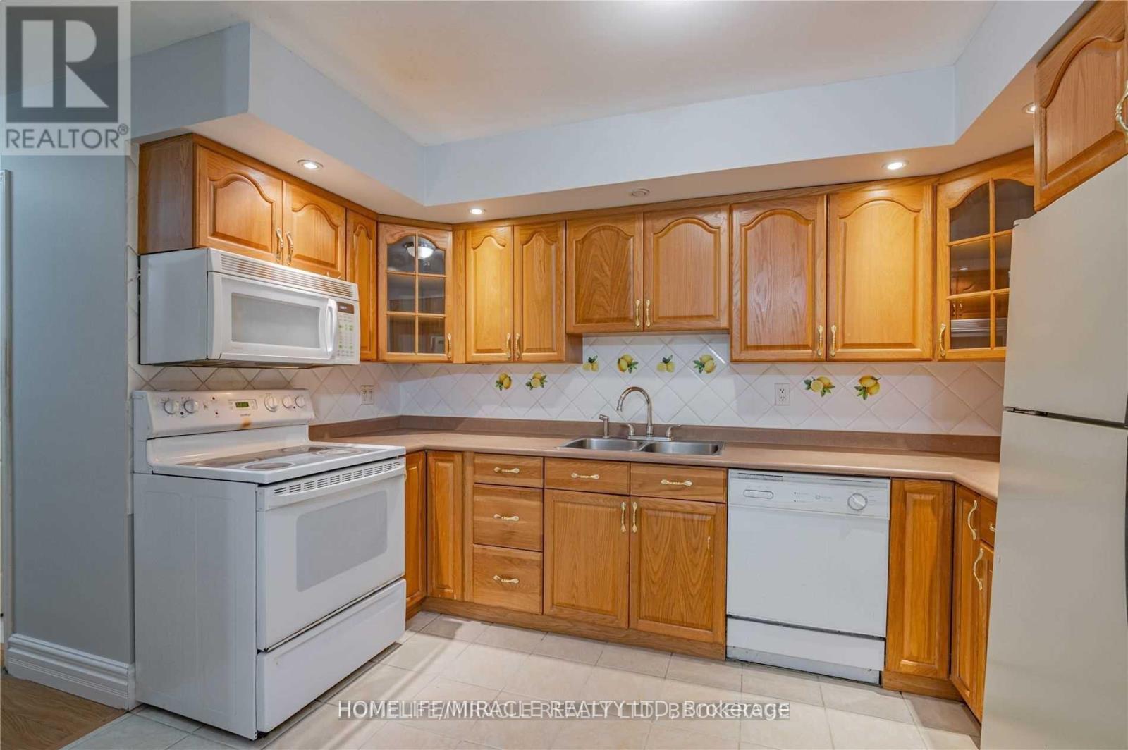 641a Silverbirch Road, Waterloo, Ontario  N2L 4R4 - Photo 9 - X12467202
