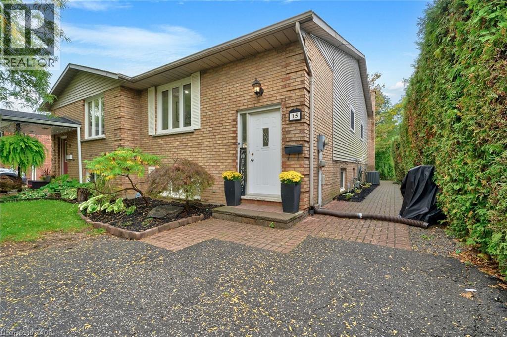 15 Heritage Court, St. Catharines, Ontario  L2S 3H7 - Photo 2 - 40779549