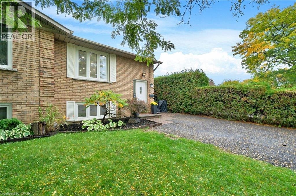 15 Heritage Court, St. Catharines, Ontario  L2S 3H7 - Photo 3 - 40779549