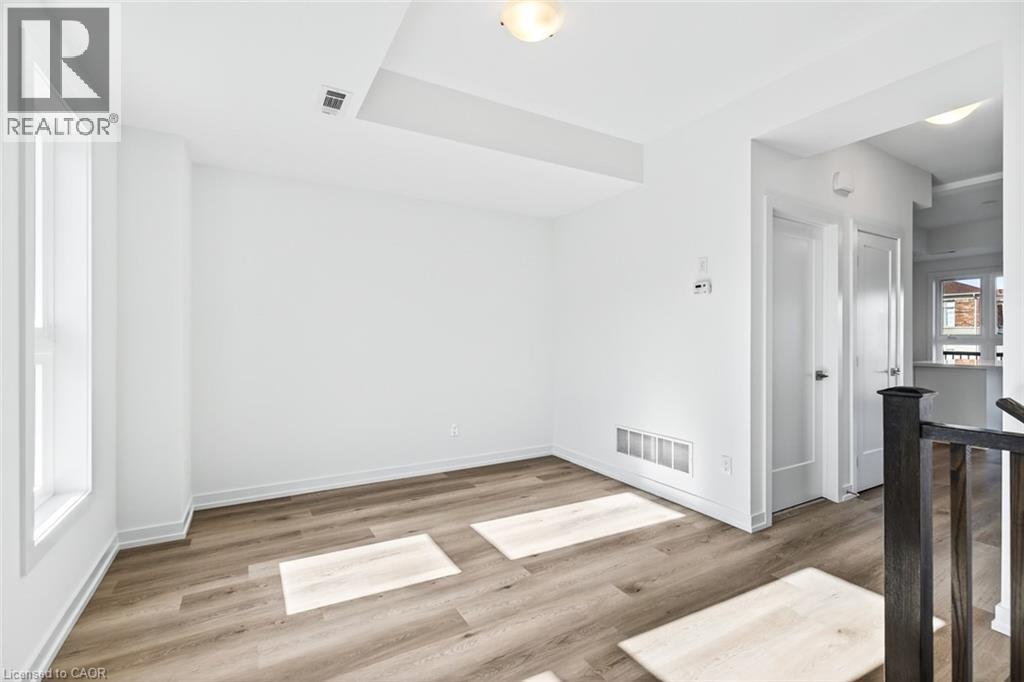 70 Kenesky Drive Unit# 33, Waterdown, Ontario  L0R 2H7 - Photo 5 - 40779597