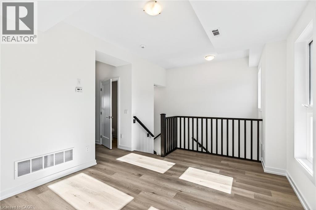 70 Kenesky Drive Unit# 33, Waterdown, Ontario  L0R 2H7 - Photo 7 - 40779597