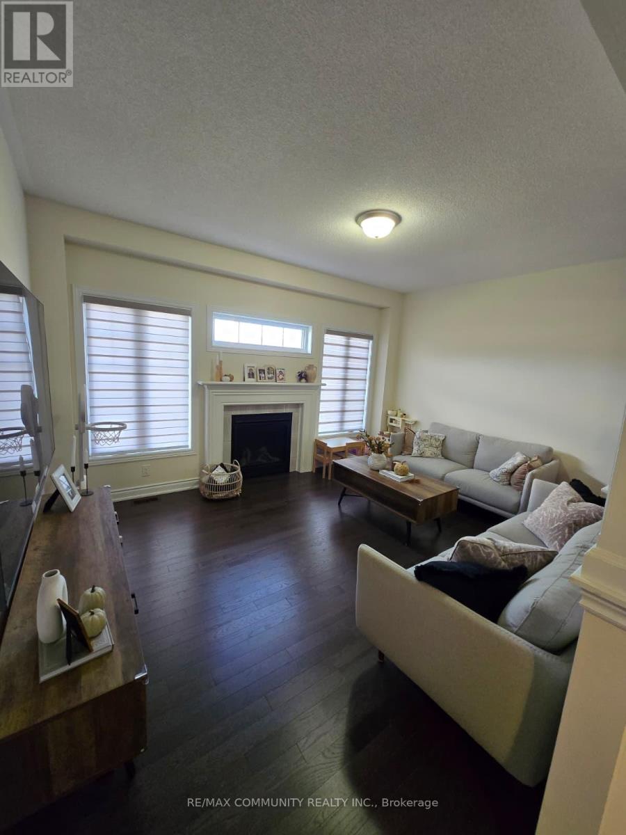 16 Denny Street, Ajax, Ontario  L1Z 0S3 - Photo 5 - E12467206