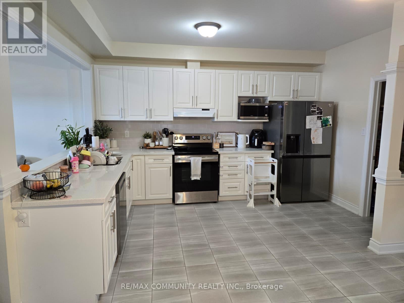 16 Denny Street, Ajax, Ontario  L1Z 0S3 - Photo 6 - E12467206