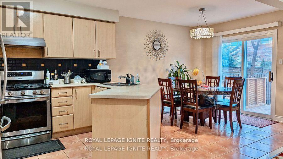 (Upper- Level) - 5952 Chalfont Crescent, Mississauga, Ontario  L5M 6K7 - Photo 5 - W12467208
