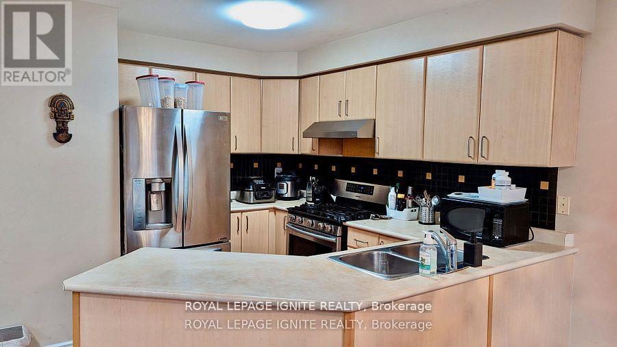 (Upper- Level) - 5952 Chalfont Crescent, Mississauga, Ontario  L5M 6K7 - Photo 6 - W12467208
