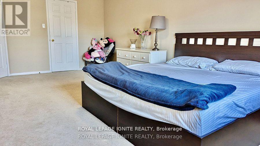 (Upper- Level) - 5952 Chalfont Crescent, Mississauga, Ontario  L5M 6K7 - Photo 8 - W12467208