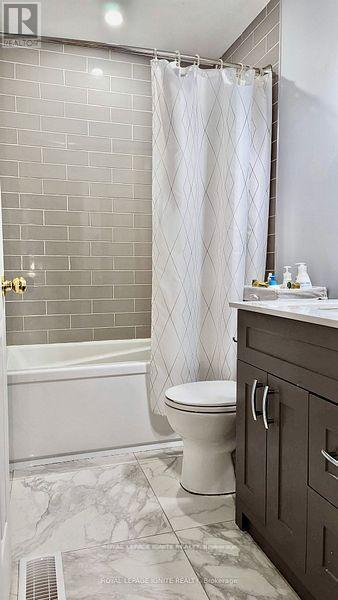 (Upper- Level) - 5952 Chalfont Crescent, Mississauga, Ontario  L5M 6K7 - Photo 9 - W12467208