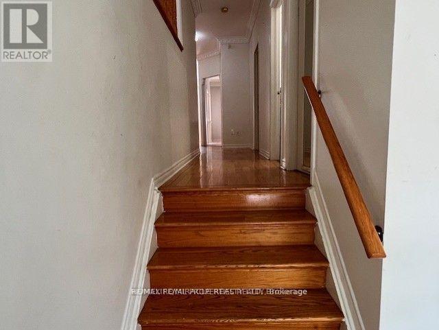 34 Westbrook Avenue, Brampton, Ontario  L6P 2H1 - Photo 4 - W12467223