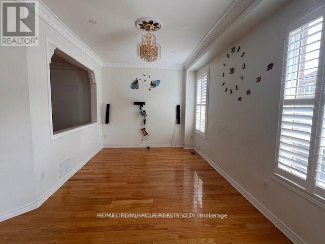 34 Westbrook Avenue, Brampton, Ontario  L6P 2H1 - Photo 6 - W12467223