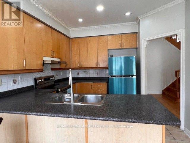34 Westbrook Avenue, Brampton, Ontario  L6P 2H1 - Photo 8 - W12467223