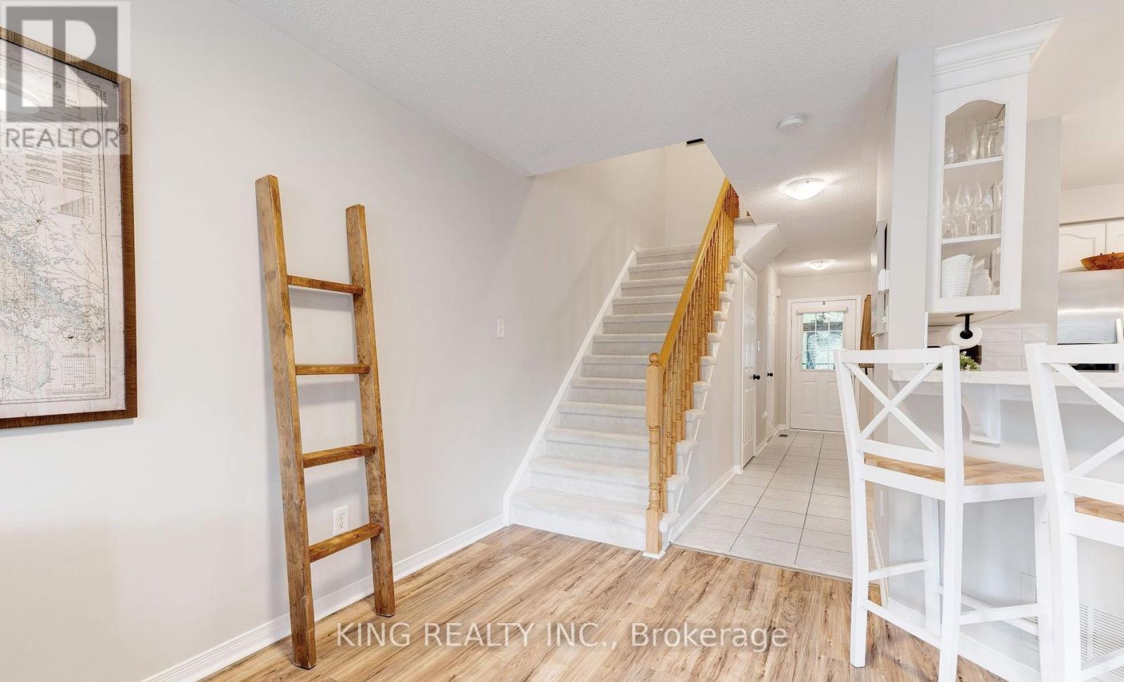 5647 Stella Lane, Burlington, Ontario  L7L 6X4 - Photo 14 - W12467229
