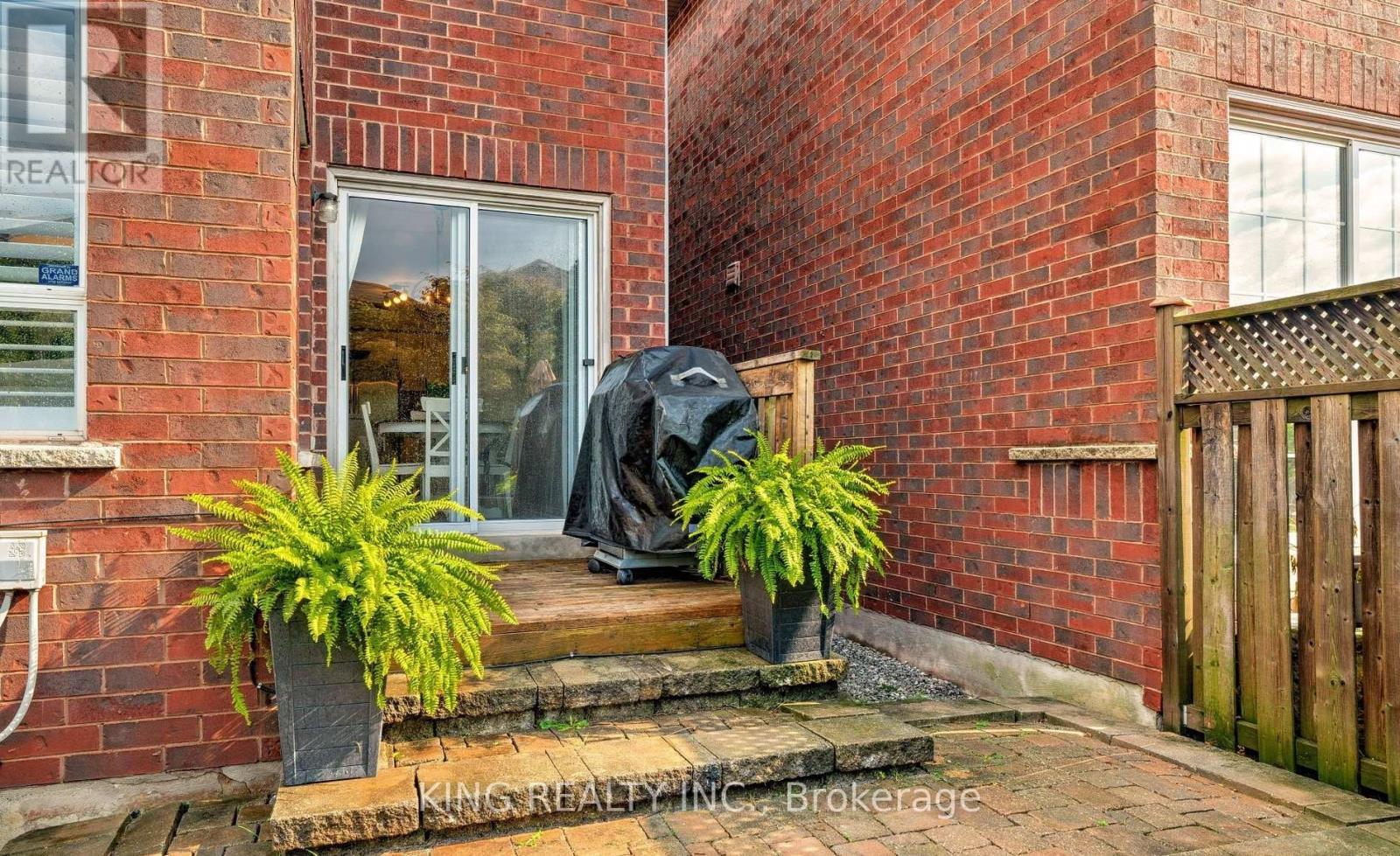 5647 Stella Lane, Burlington, Ontario  L7L 6X4 - Photo 23 - W12467229