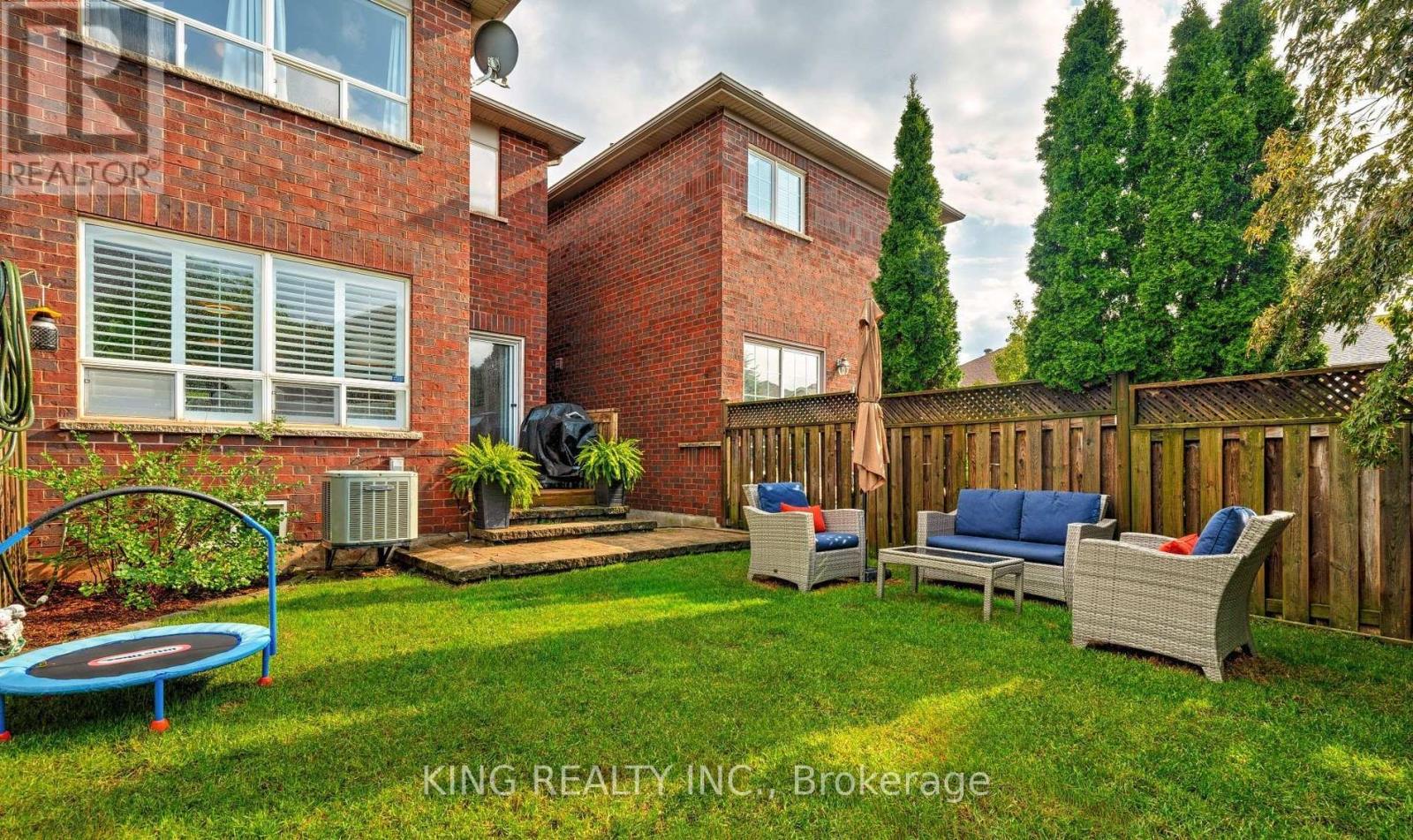 5647 Stella Lane, Burlington, Ontario  L7L 6X4 - Photo 24 - W12467229