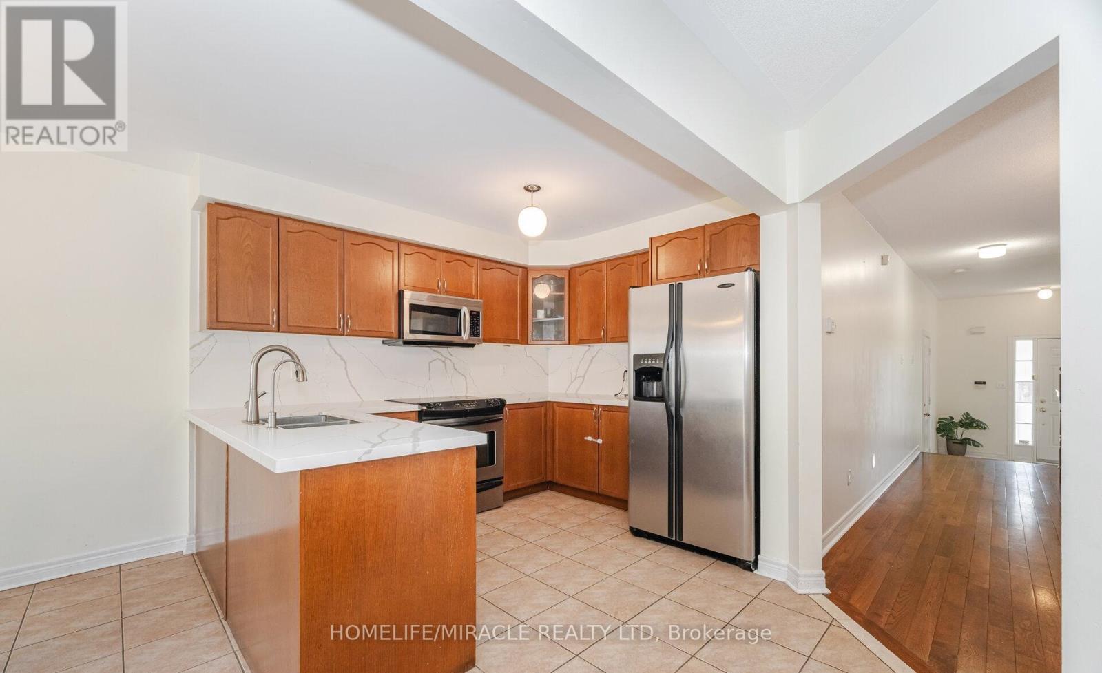31 Hollingsworth Circle, Brampton, Ontario  L7A 0J7 - Photo 11 - W12467231