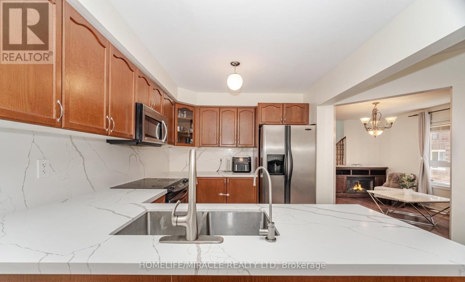 31 Hollingsworth Circle, Brampton, Ontario  L7A 0J7 - Photo 13 - W12467231