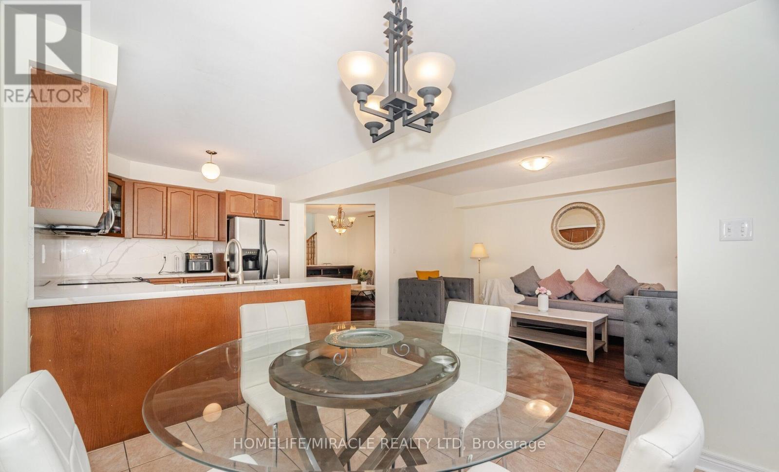 31 Hollingsworth Circle, Brampton, Ontario  L7A 0J7 - Photo 16 - W12467231