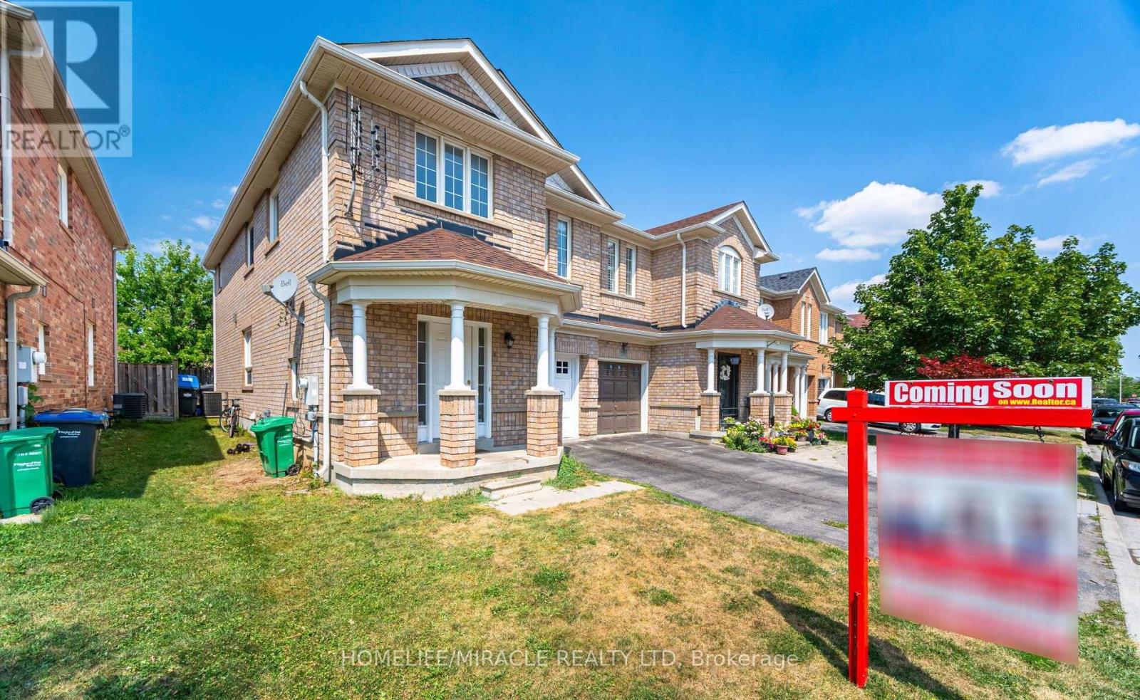 31 Hollingsworth Circle, Brampton, Ontario  L7A 0J7 - Photo 2 - W12467231