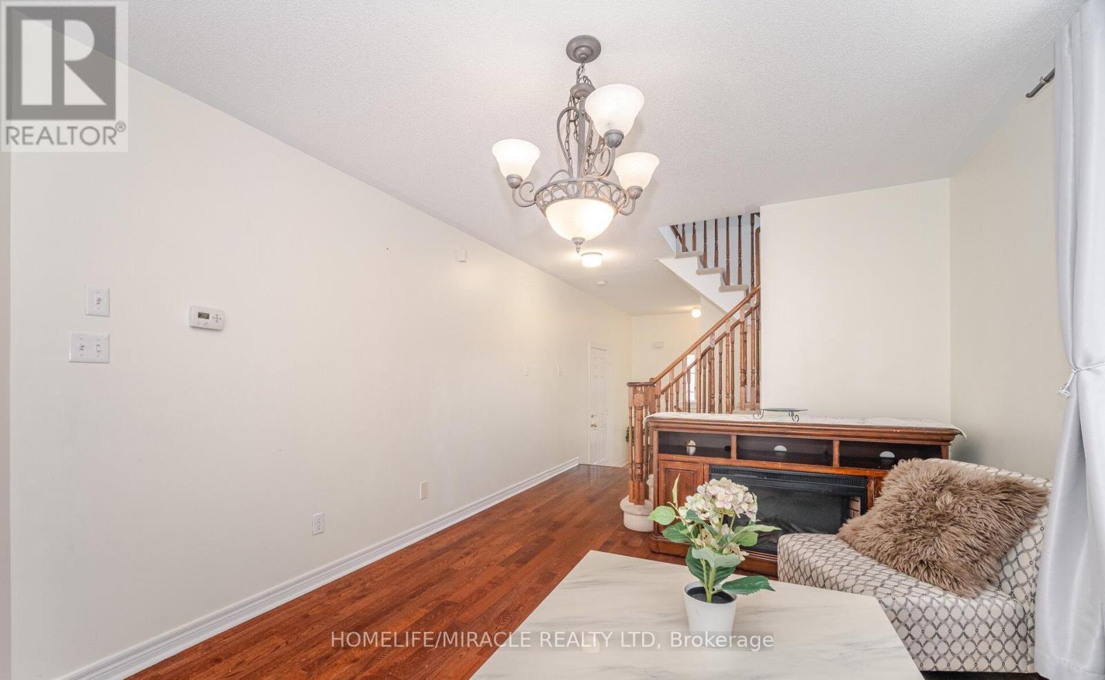 31 Hollingsworth Circle, Brampton, Ontario  L7A 0J7 - Photo 8 - W12467231
