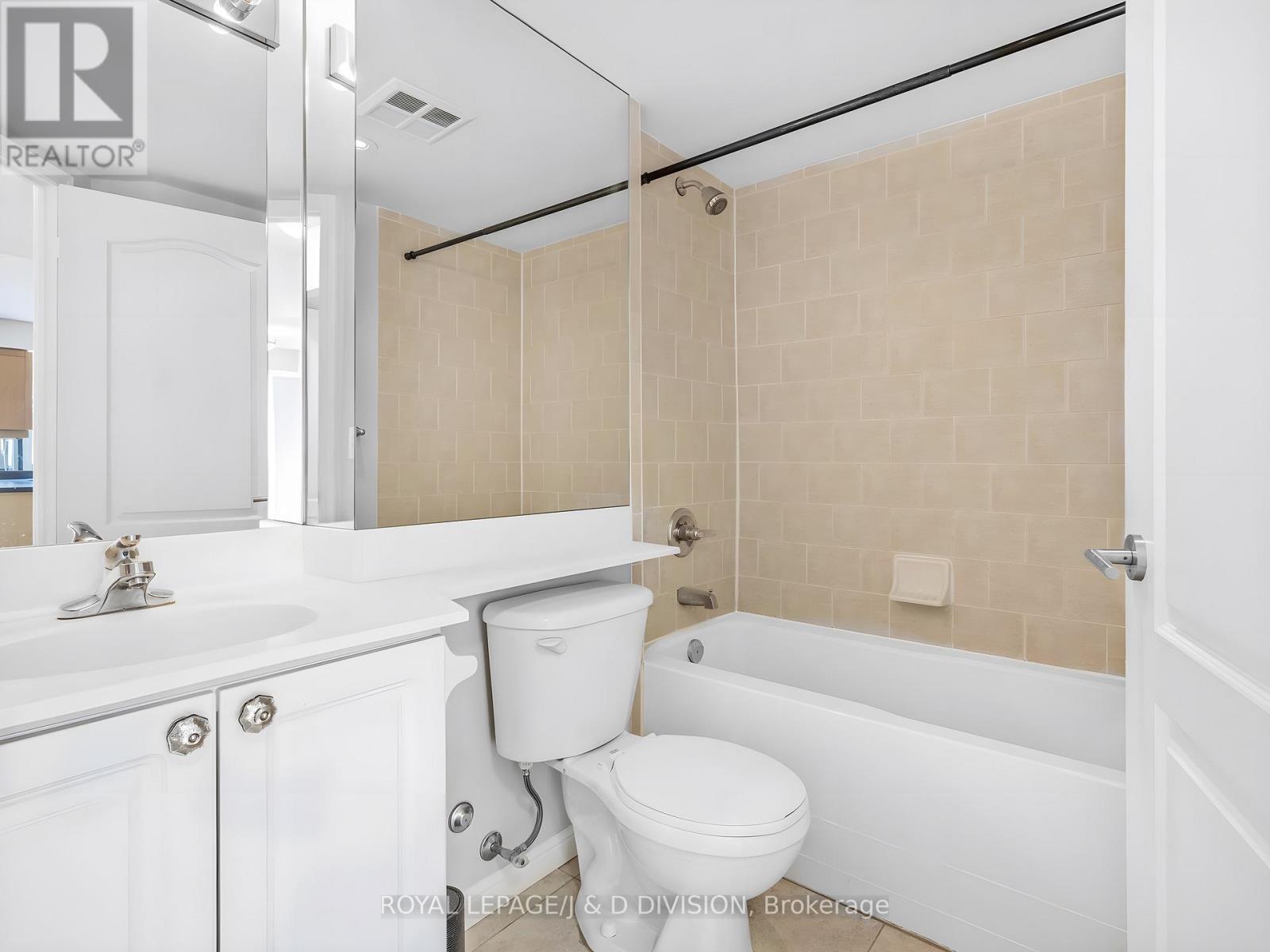 305 - 18 Stafford Street, Toronto, Ontario  M5V 3W4 - Photo 12 - C12465670