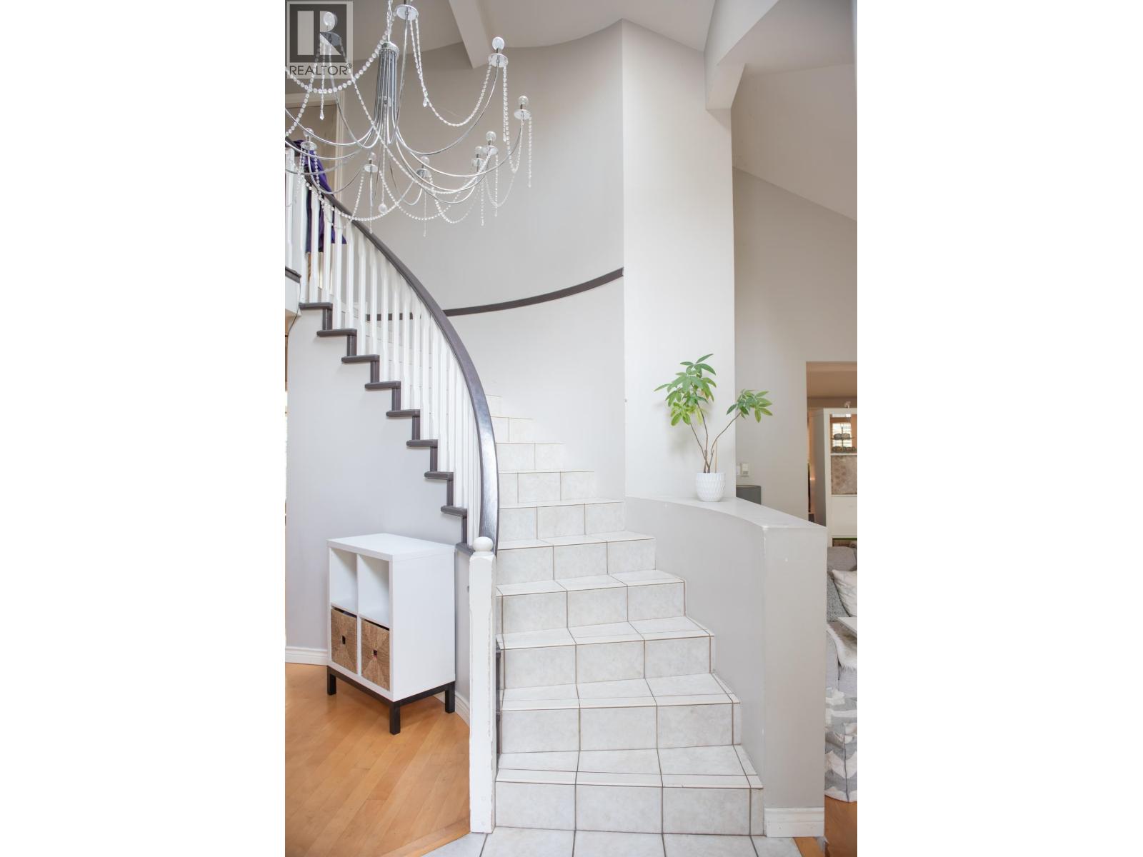 1 Buckhorn Place, Port Moody, British Columbia  V3H 4M2 - Photo 3 - R3053863