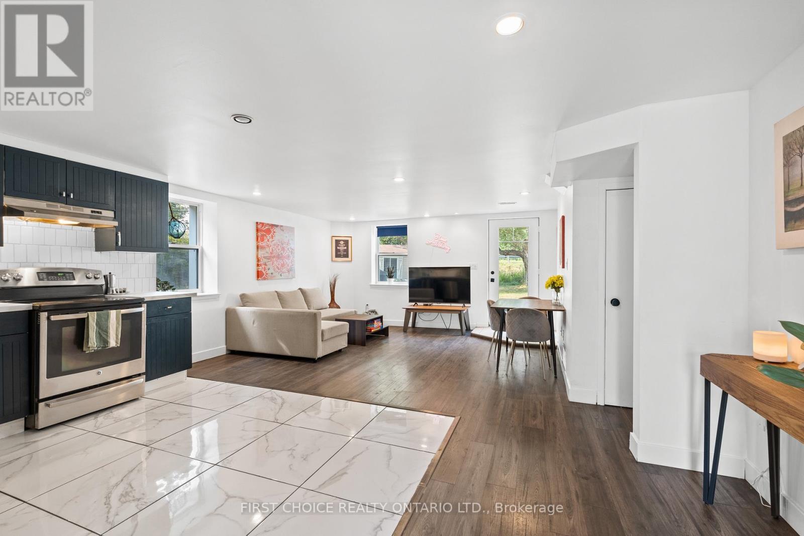 10 Campbell Reid Court, Ottawa, Ontario  K2K 1X7 - Photo 6 - X12465285