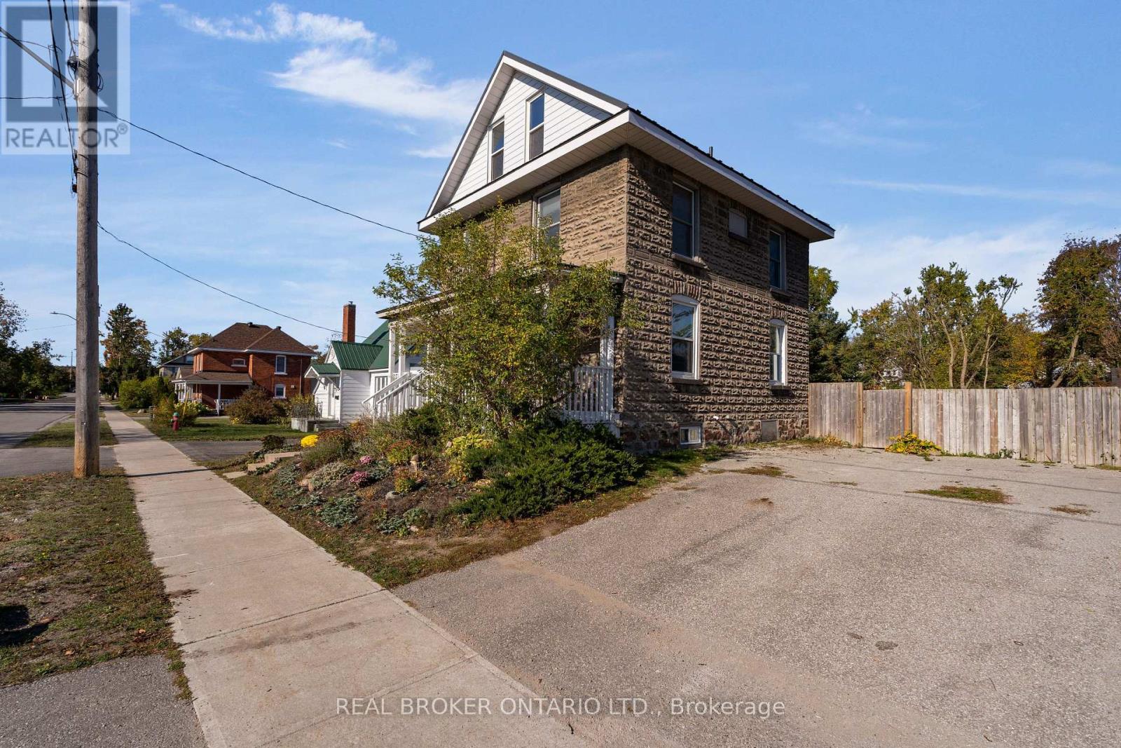 280 John Street, Orillia, Ontario  L3V 3H9 - Photo 15 - S12467241