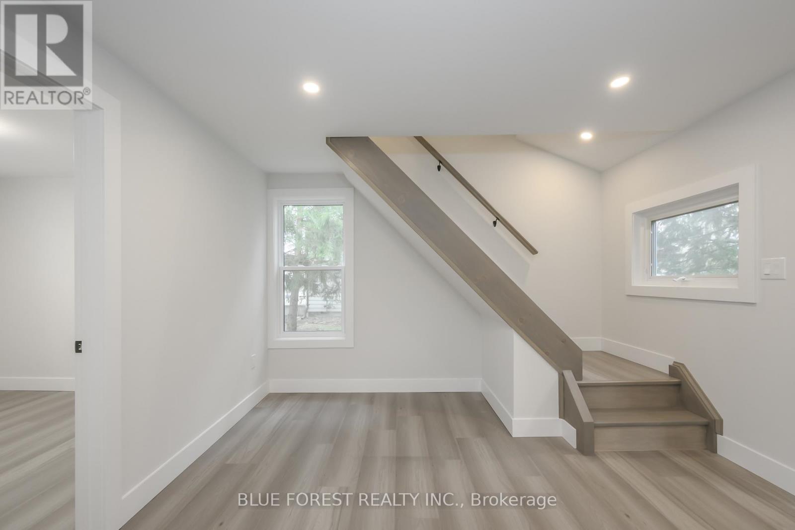 186 Victoria Street, Southwest Middlesex, Ontario  N0L 1M0 - Photo 12 - X12467256