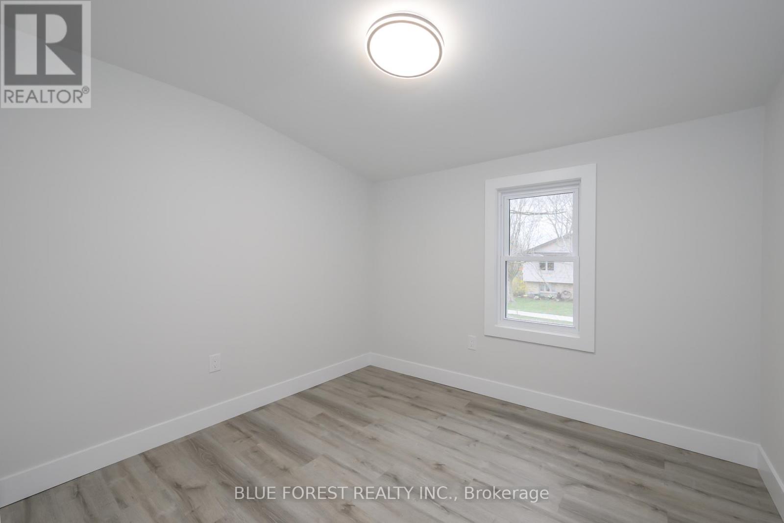 186 Victoria Street, Southwest Middlesex, Ontario  N0L 1M0 - Photo 13 - X12467256