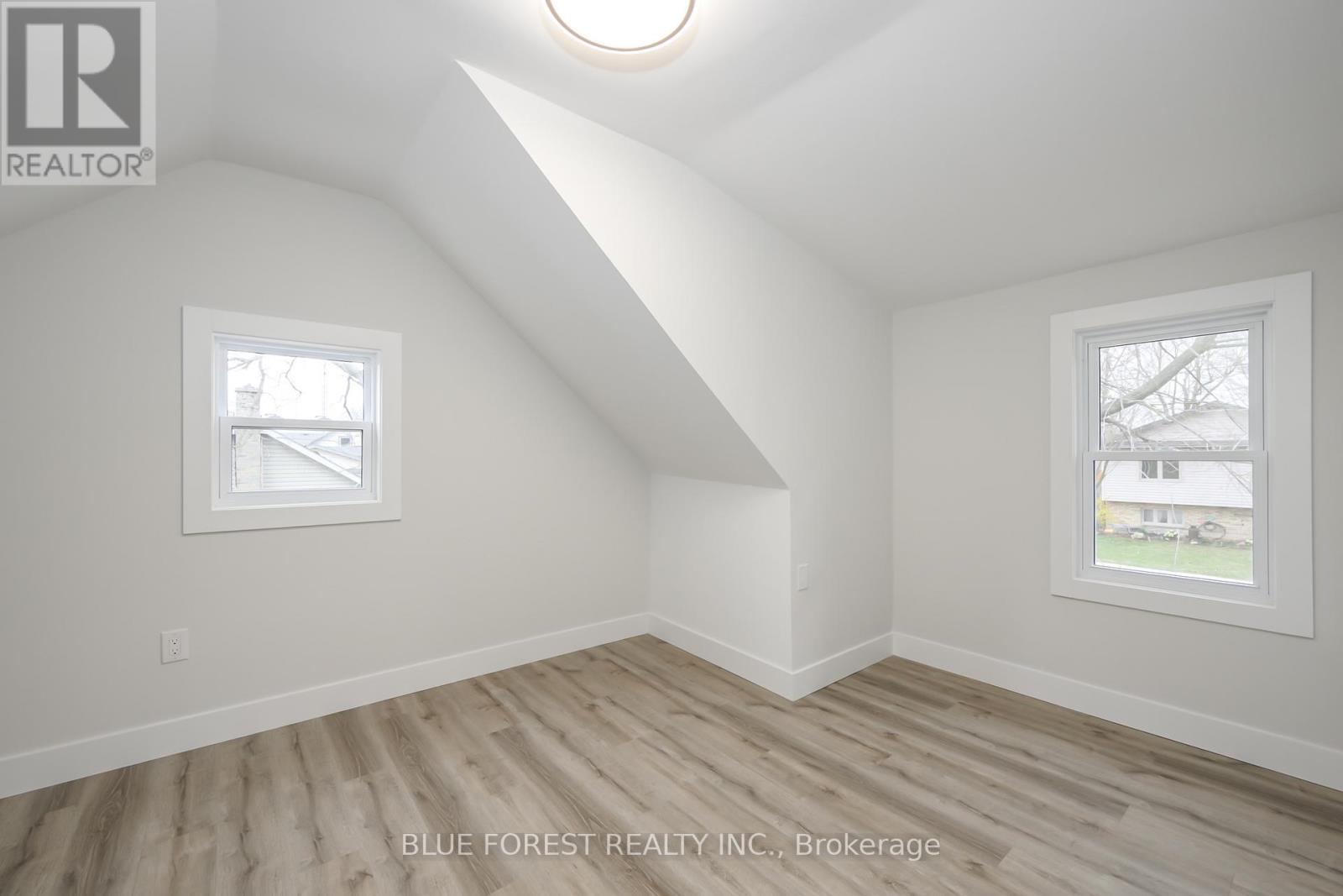 186 Victoria Street, Southwest Middlesex, Ontario  N0L 1M0 - Photo 14 - X12467256