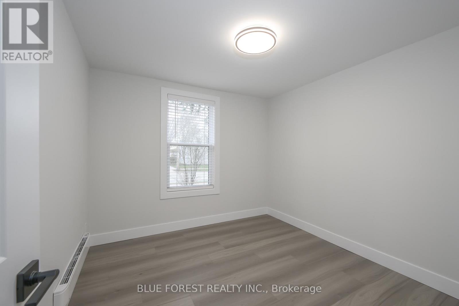 186 Victoria Street, Southwest Middlesex, Ontario  N0L 1M0 - Photo 9 - X12467256