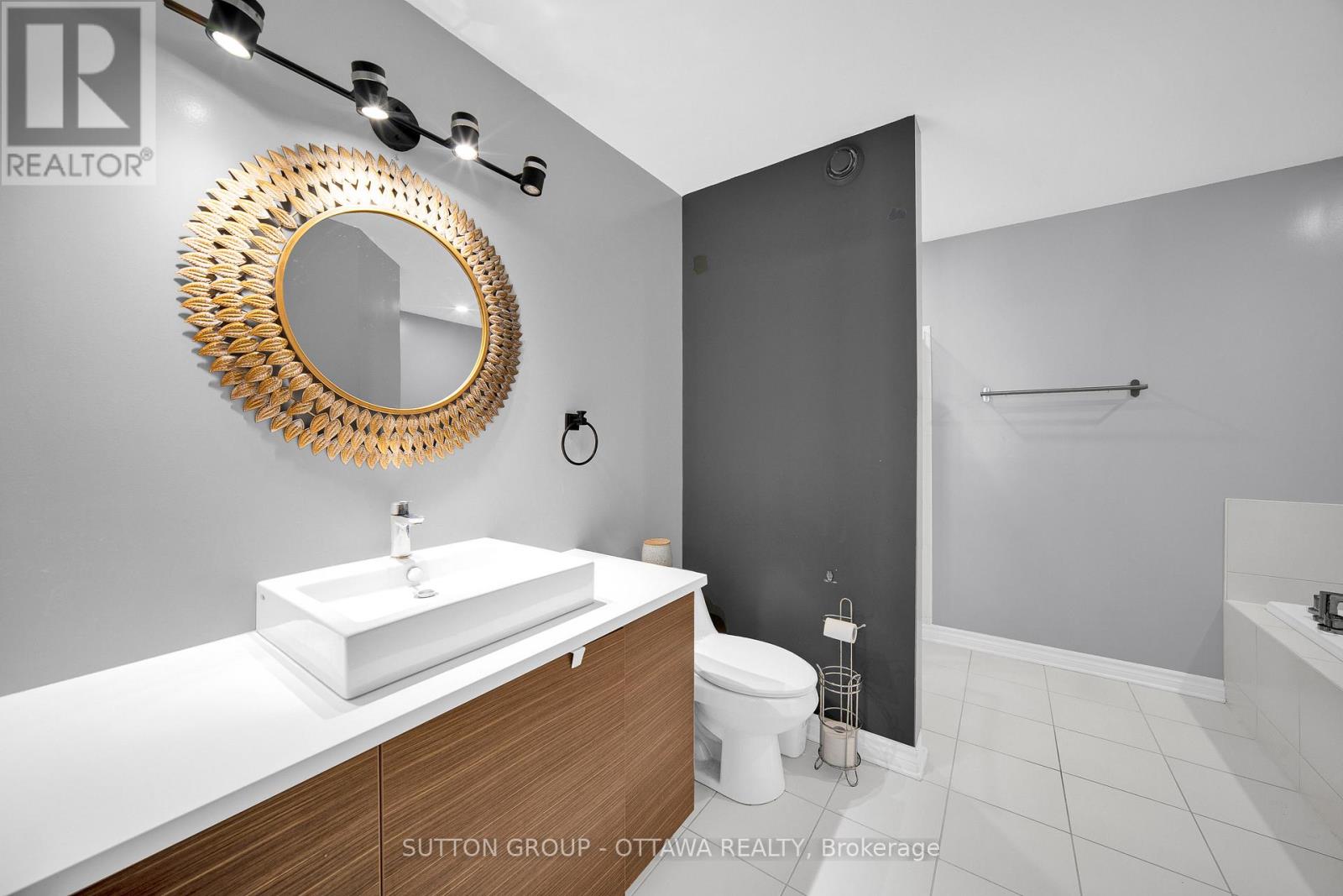 776 Carnelian Crescent, Ottawa, Ontario  K1X 0A8 - Photo 25 - X12467275