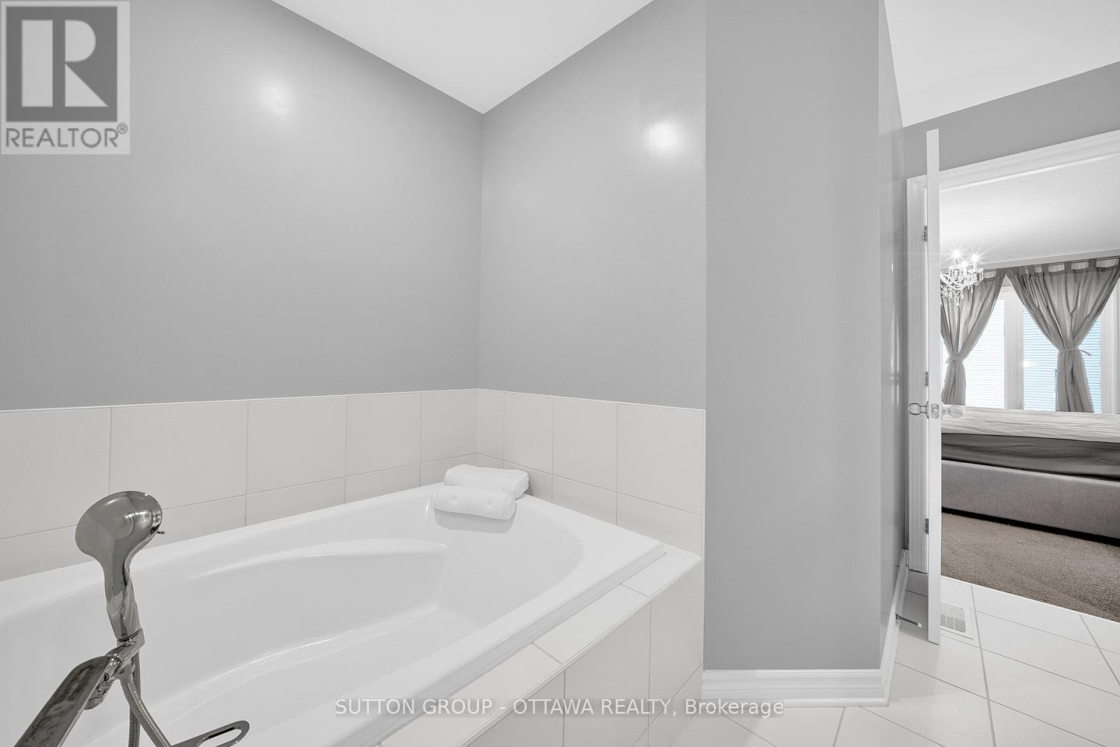 776 Carnelian Crescent, Ottawa, Ontario  K1X 0A8 - Photo 27 - X12467275