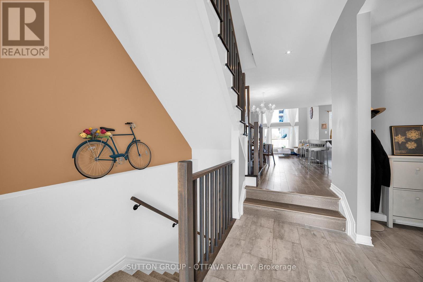 776 Carnelian Crescent, Ottawa, Ontario  K1X 0A8 - Photo 3 - X12467275