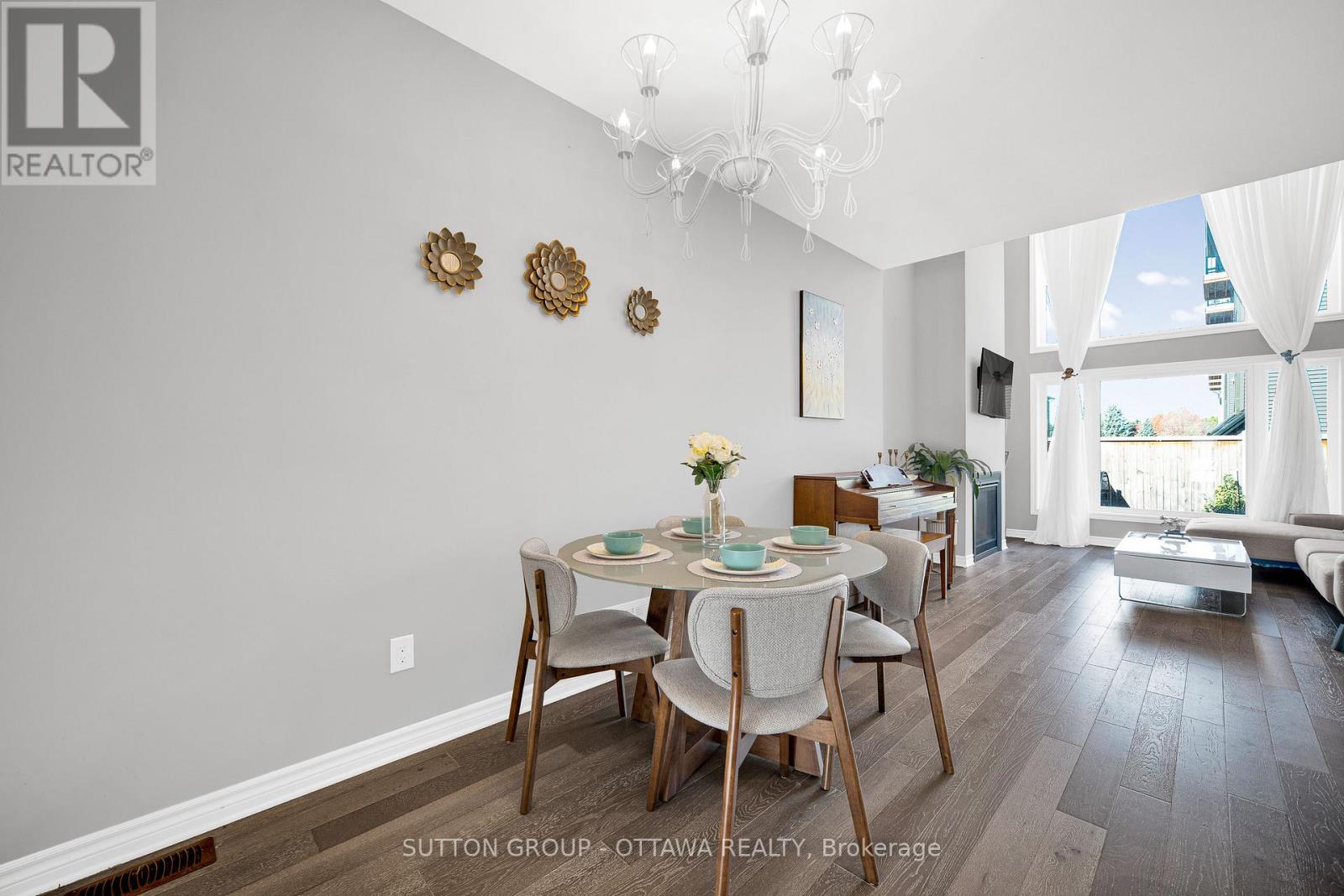 776 Carnelian Crescent, Ottawa, Ontario  K1X 0A8 - Photo 5 - X12467275