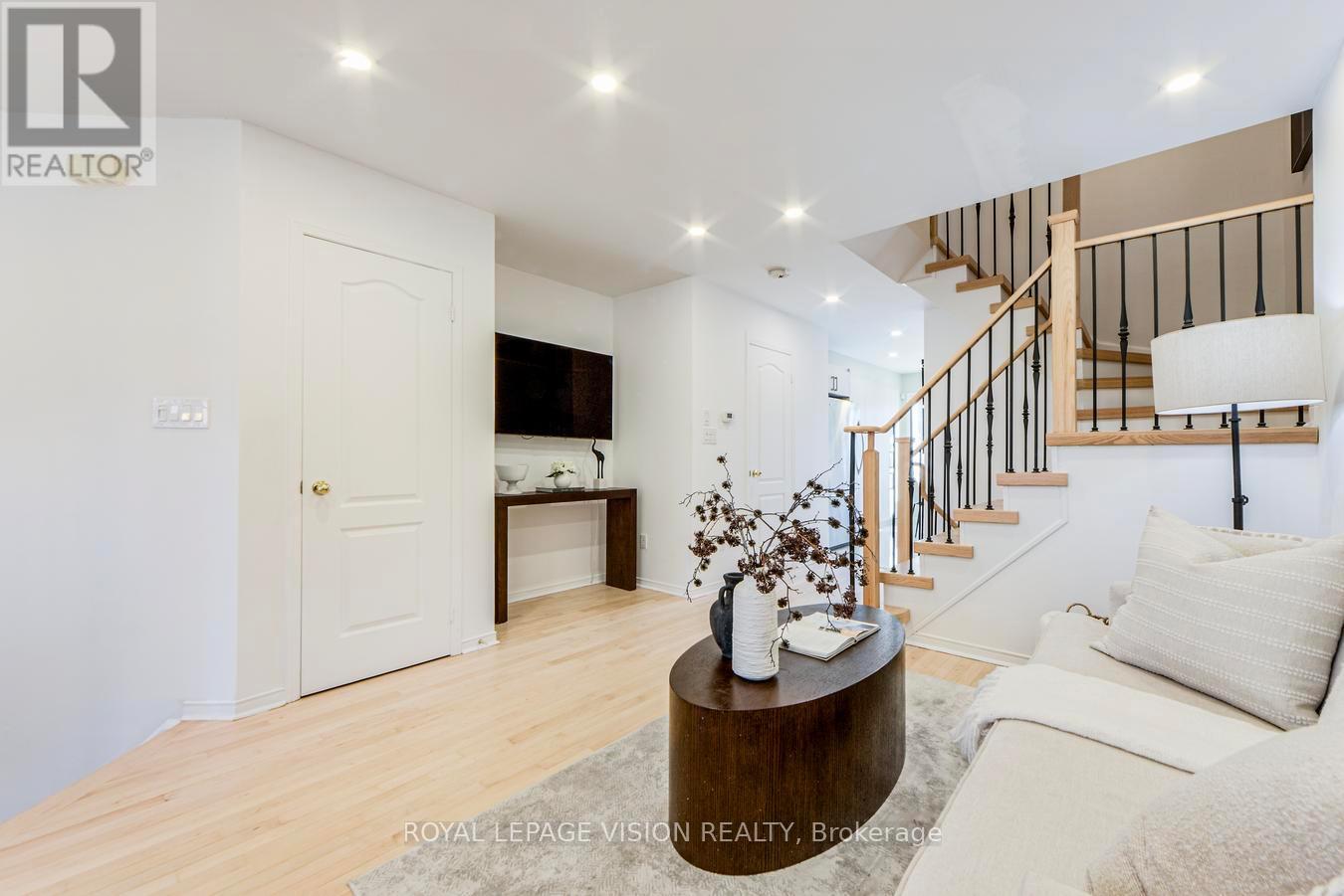 447 White's Hill Avenue, Markham, Ontario  L6B 0J7 - Photo 12 - N12465954