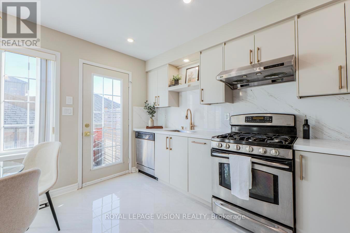 447 White's Hill Avenue, Markham, Ontario  L6B 0J7 - Photo 17 - N12465954